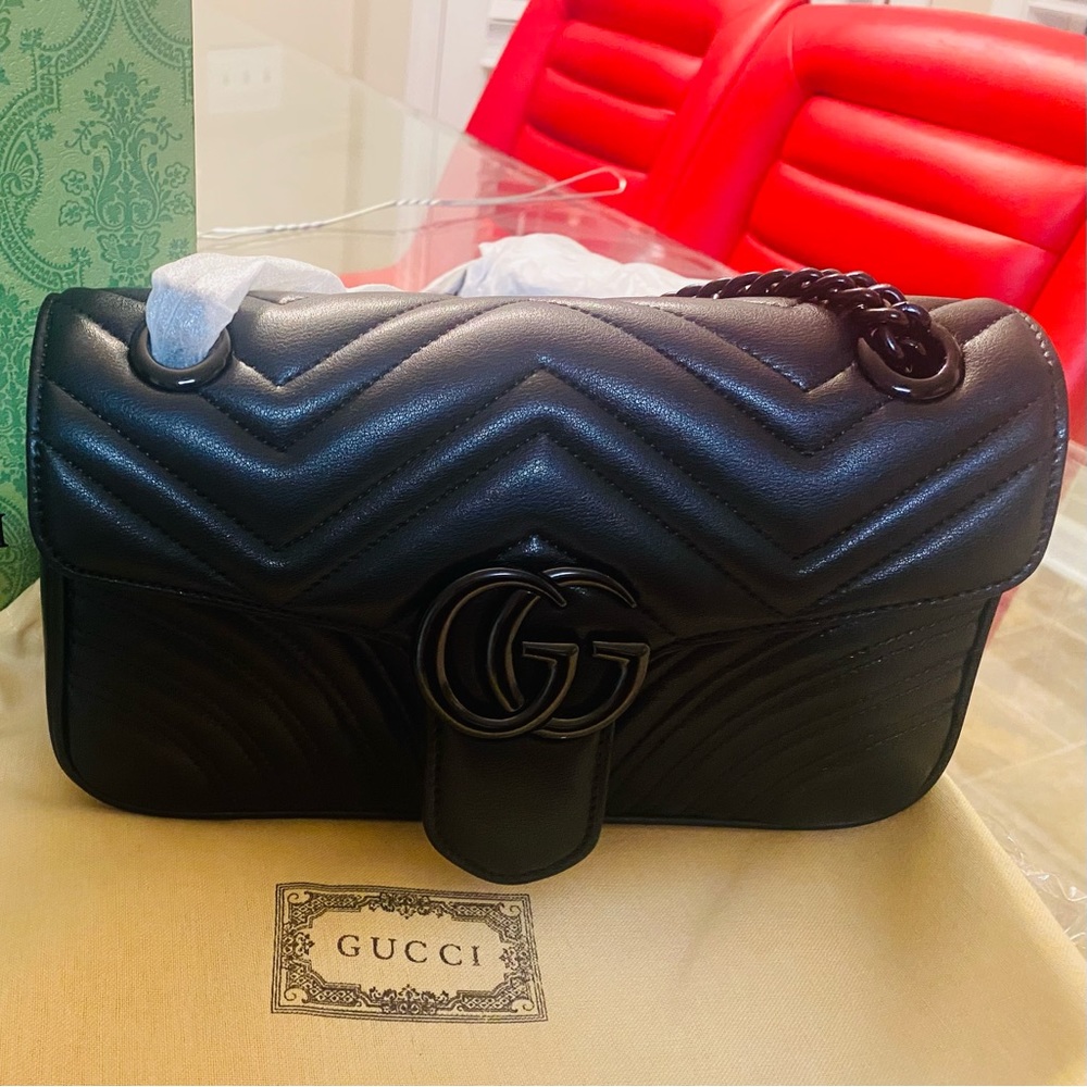 beautiful Gucci bag, bought, but not used